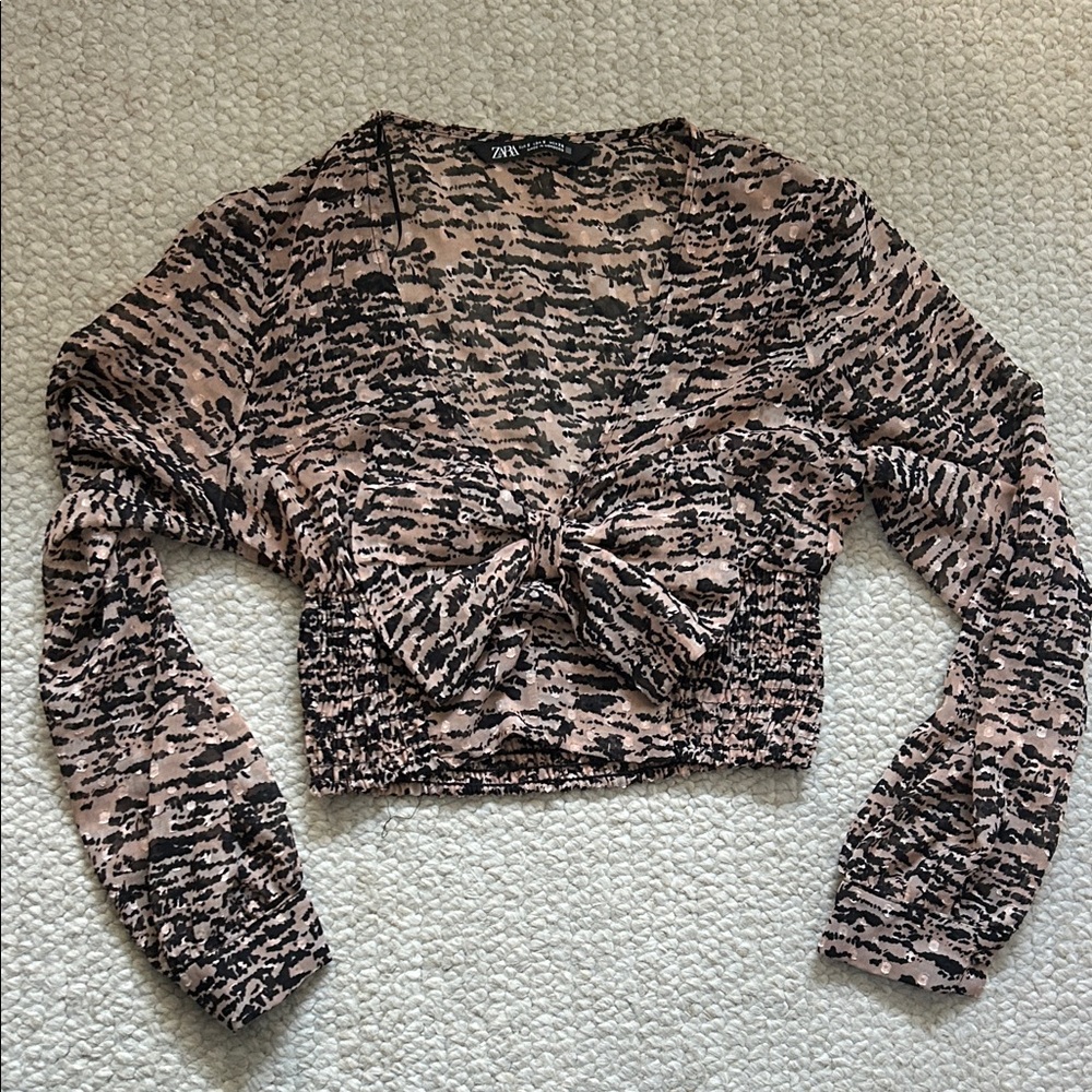 Zara Women's Black and Pink Textured Crop Top